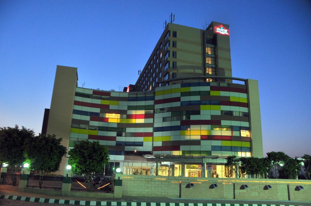 Country Inn & Suites By Radisson, 巴廷达 外观 照片