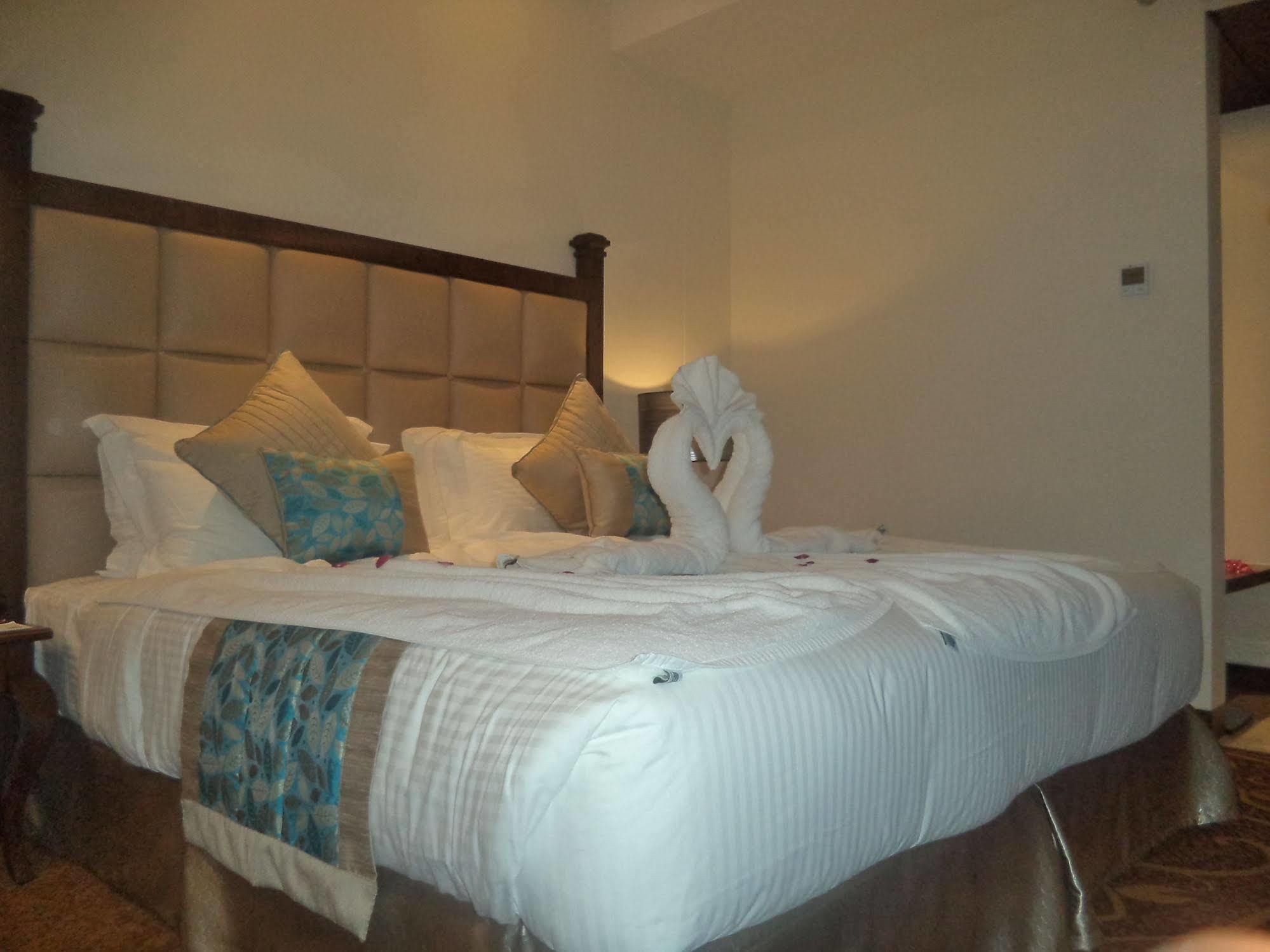 Country Inn & Suites By Radisson, 巴廷达 外观 照片