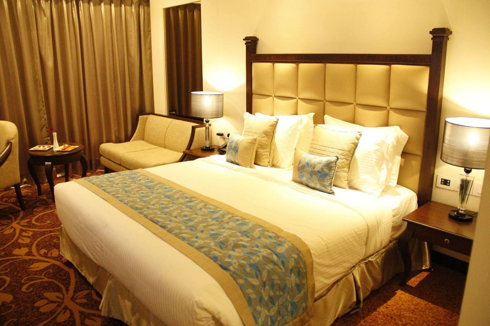 Country Inn & Suites By Radisson, 巴廷达 外观 照片