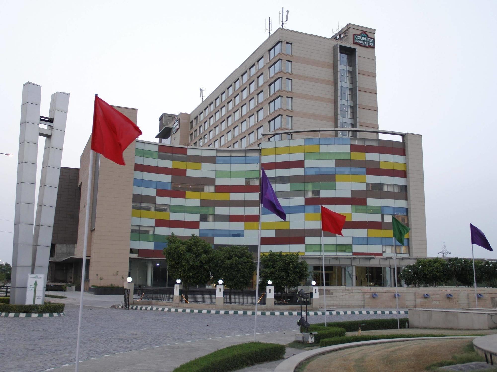 Country Inn & Suites By Radisson, 巴廷达 外观 照片