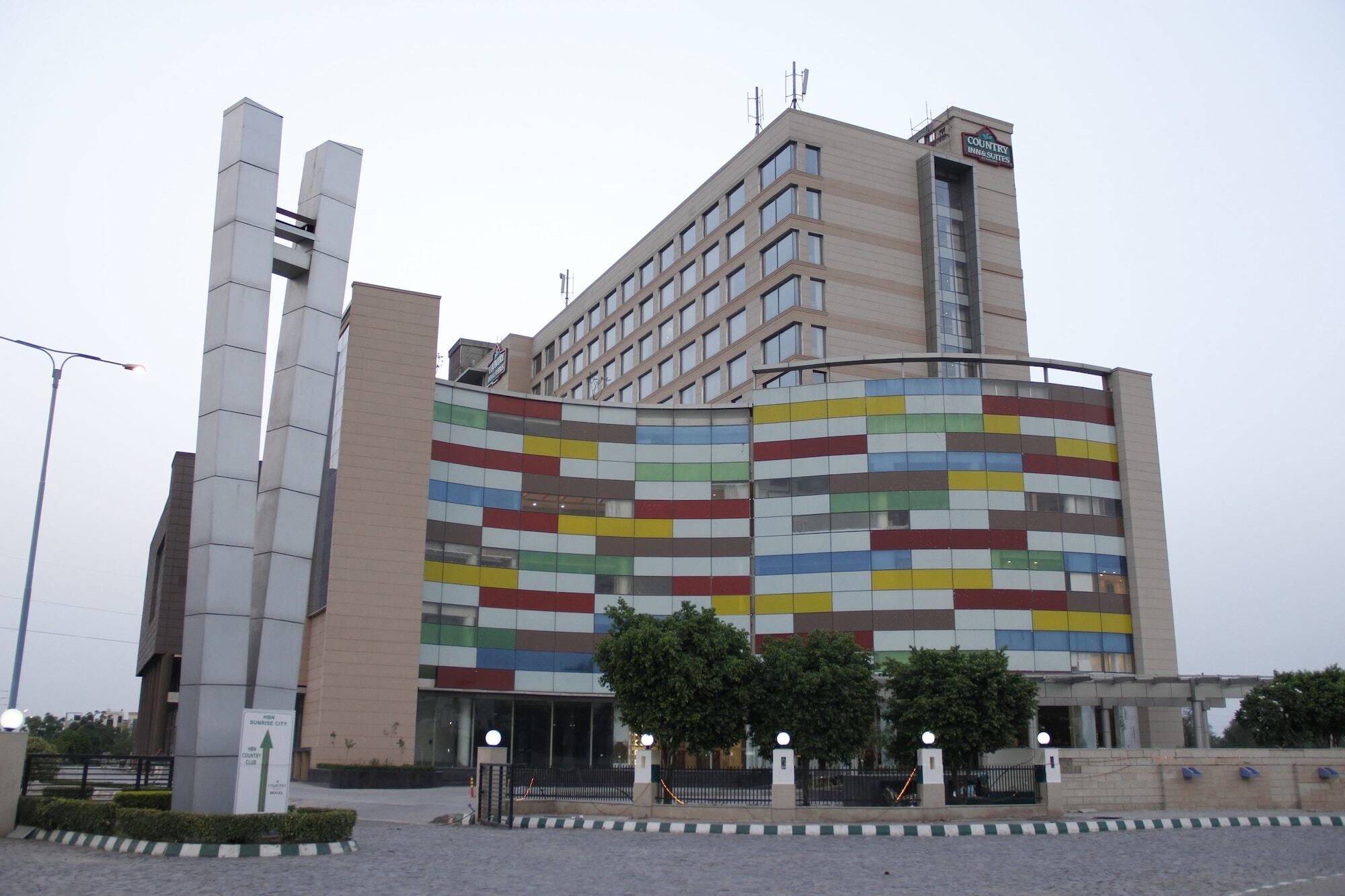 Country Inn & Suites By Radisson, 巴廷达 外观 照片